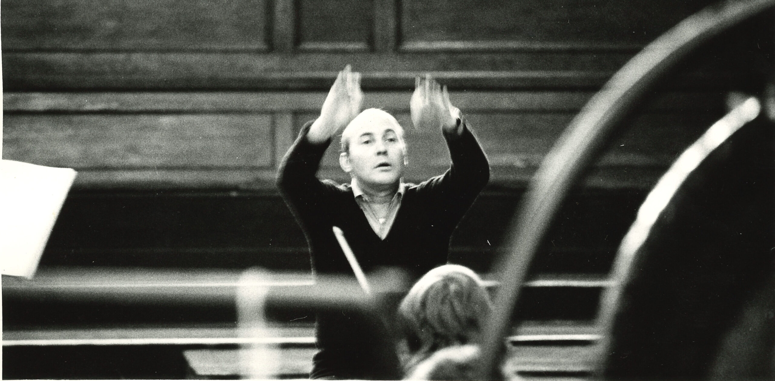 Henze conducts 2C Nick Tucker 80s